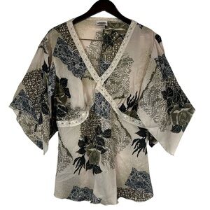 Vintage Y2K Flutter Sleeve Floral Lace Whimsical Cottagecore Blouse Size M-L